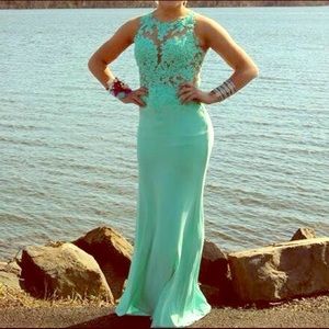 Madison James Prom Dress. Color mint green, size 4